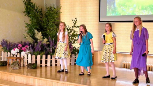 Skaistkalnes tautas nama bērnu popgrupa "Domino"